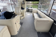 Suntracker-Pontoon-Boat-4