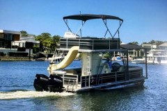 Suntracker-Pontoon-boat-1