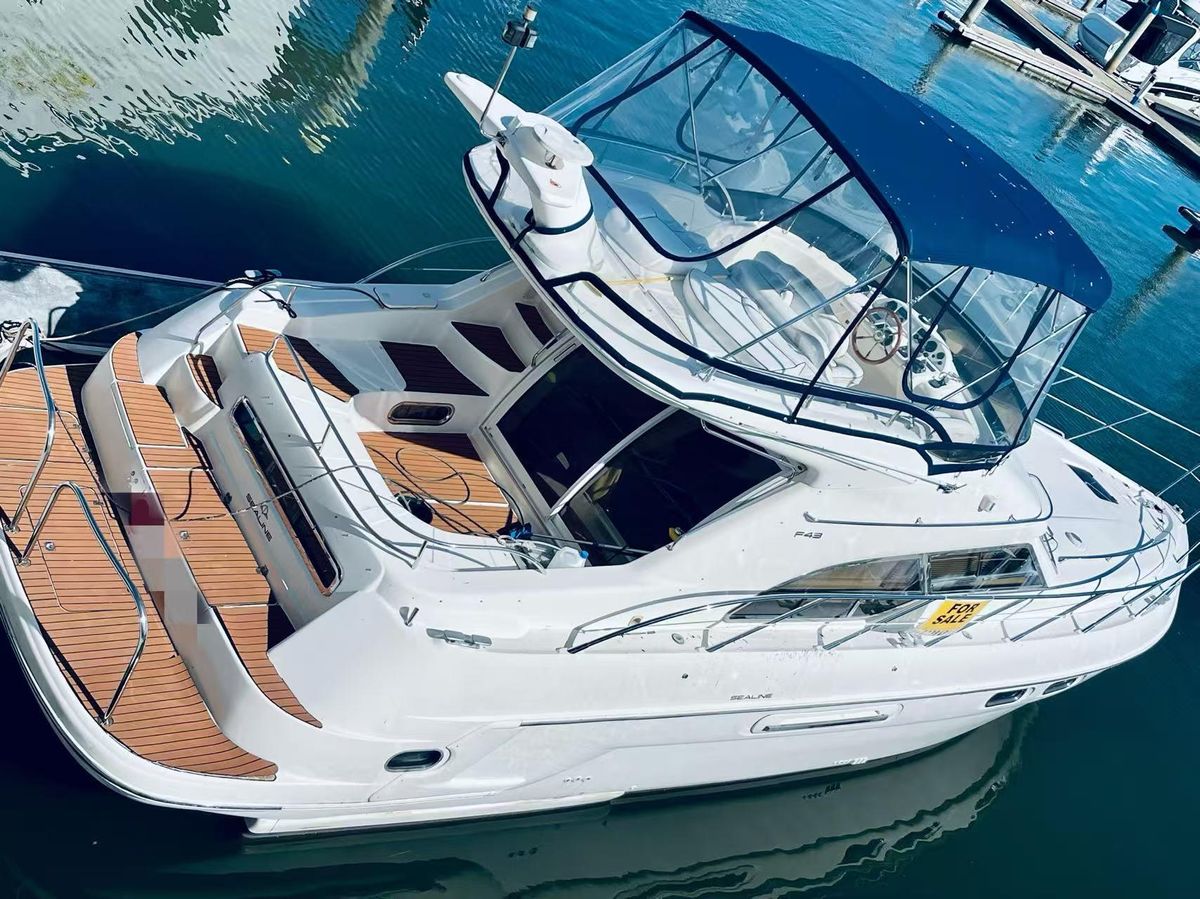 Sealine F43 Flybridge
