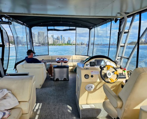 Suntracker party pontoon